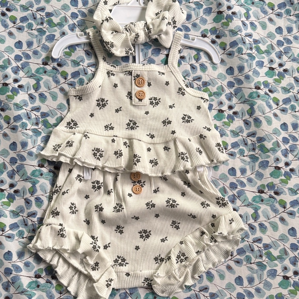 Rachel Zoe baby Outfit Set